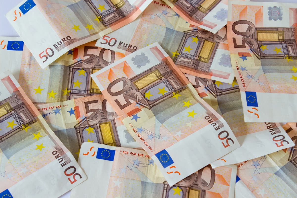 Cuánto cuesta implementar IA en una pyme en 2026: precios y ROI